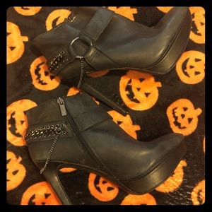 Jessica Simpson chain ankle bootie heels